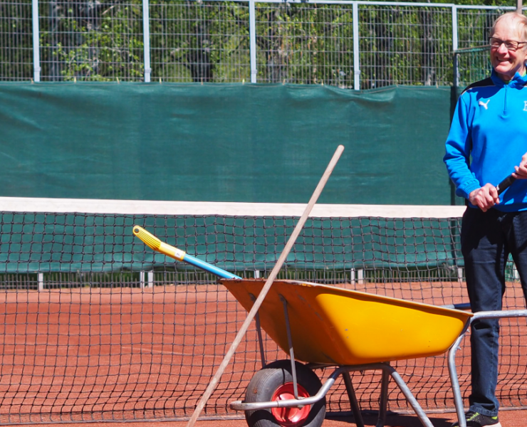 Jukka Helin tenniskentällä